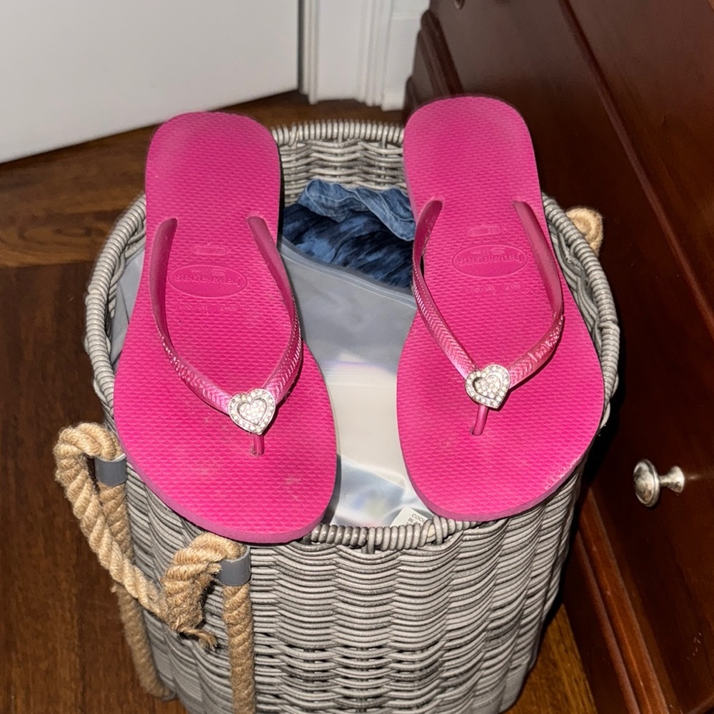 Havaianas Pink Sandals with Heart Rhinestone Detail - Size 41